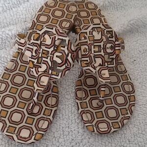 Tory Burch Geometric Print Thong Sandals in Cream, Tan, Brown
